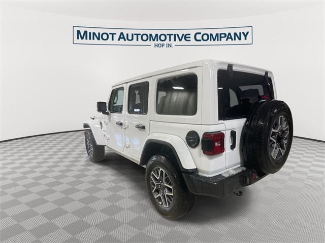 2024 Jeep Wrangler Sahara photo 3