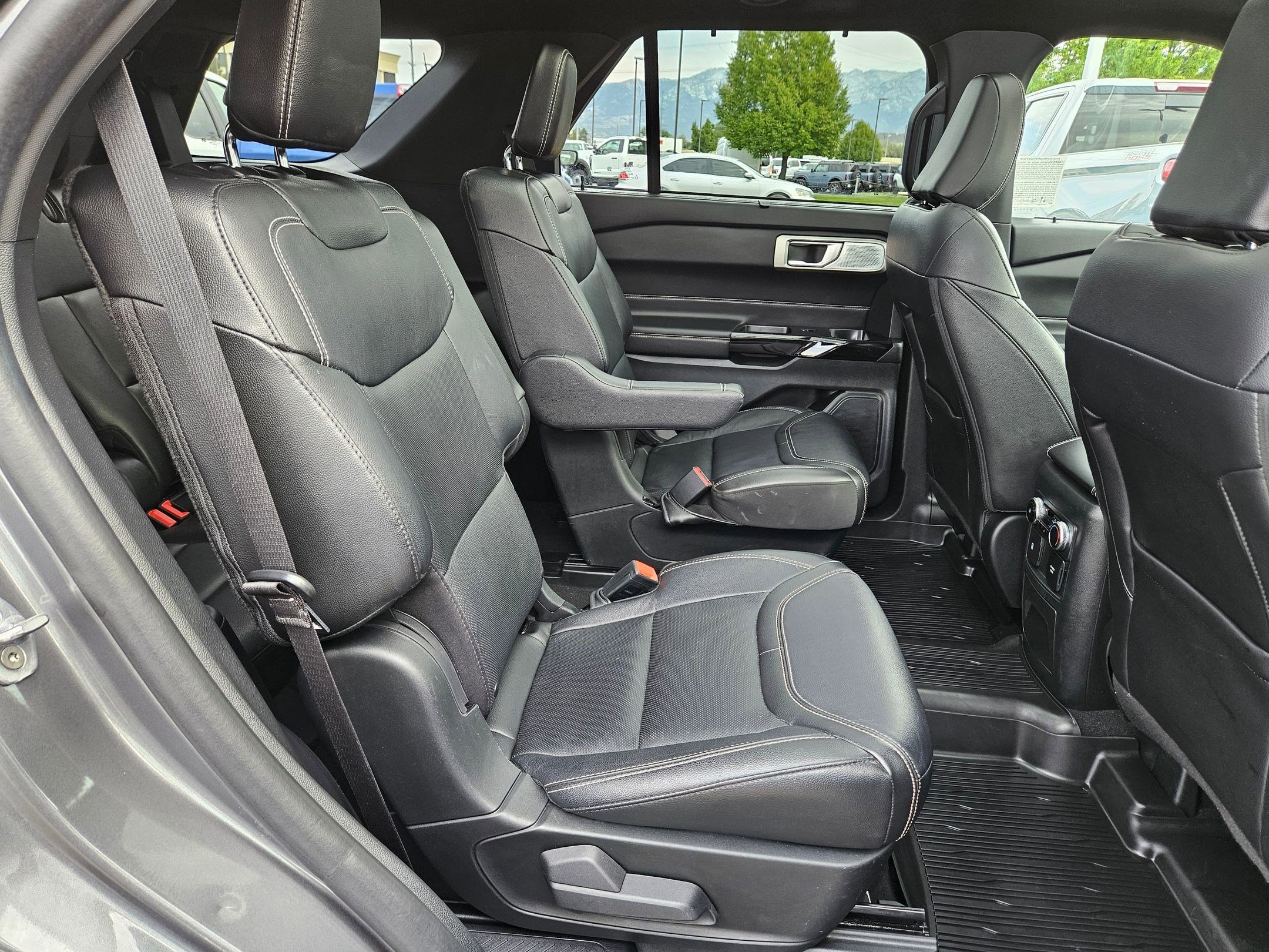 2023 Ford Explorer ST photo 28