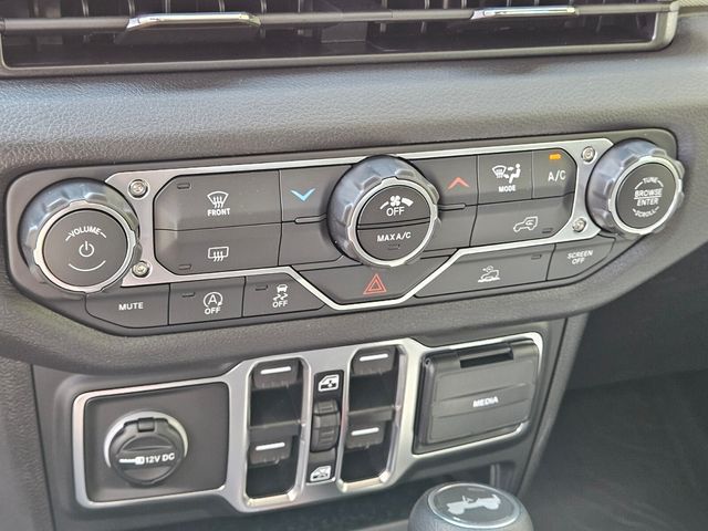 2025 Jeep Wrangler Sport photo 21