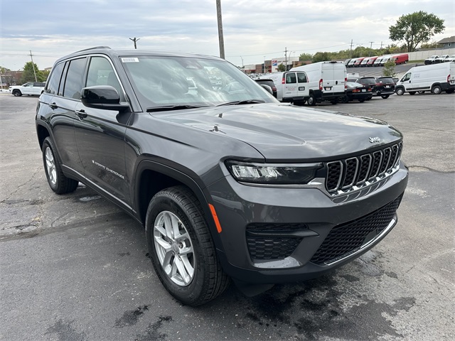 2025 Jeep Grand Cherokee Laredo X photo 3