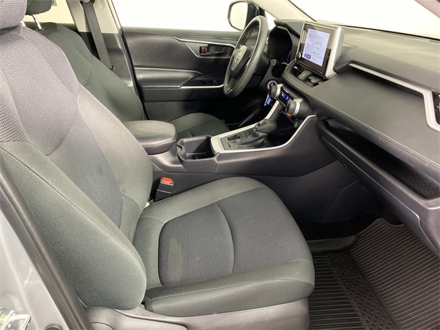 2024 Toyota RAV4 LE photo 8