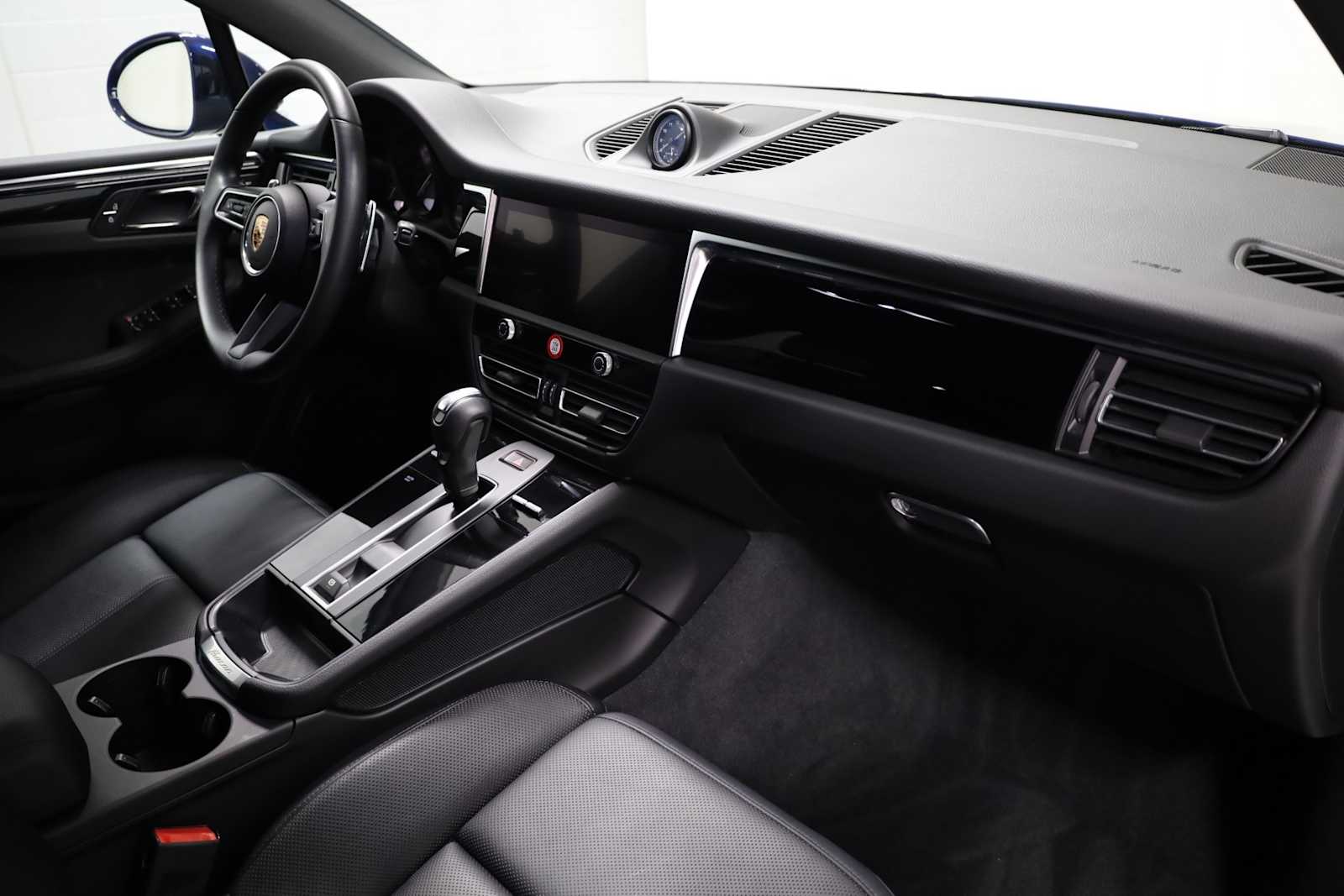 2024 Porsche Macan T photo 6