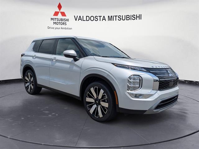 2025 Mitsubishi Outlander SE's photo