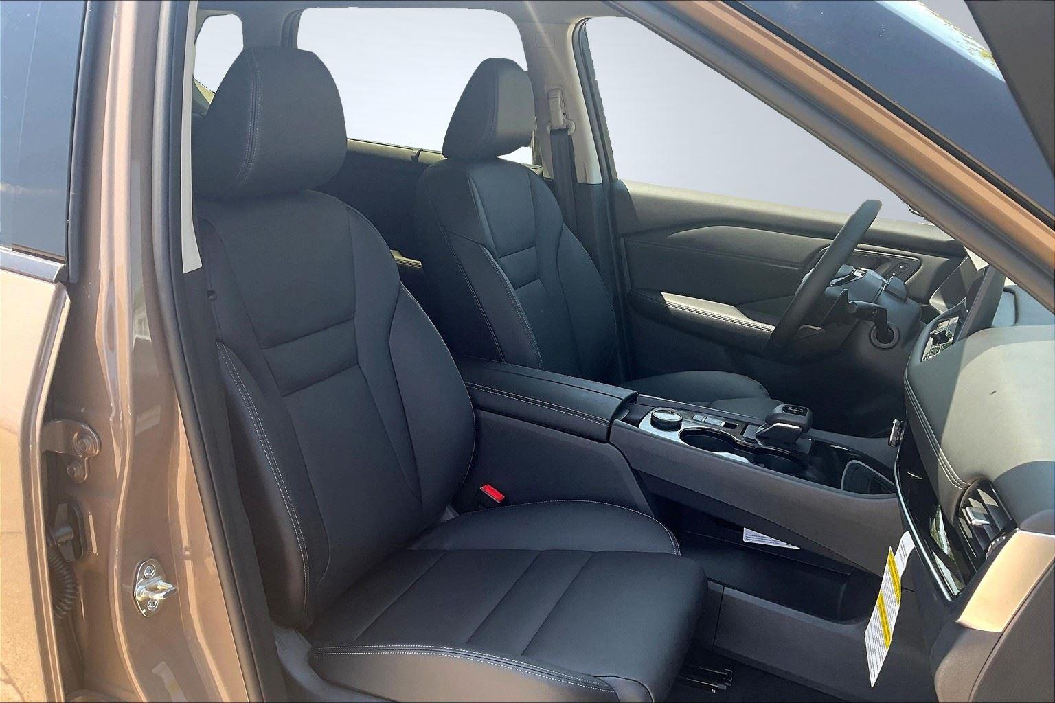 2025 Nissan Rogue SL photo 10