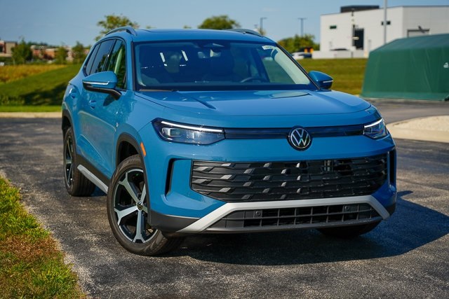 2025 Volkswagen Tiguan SE photo 3