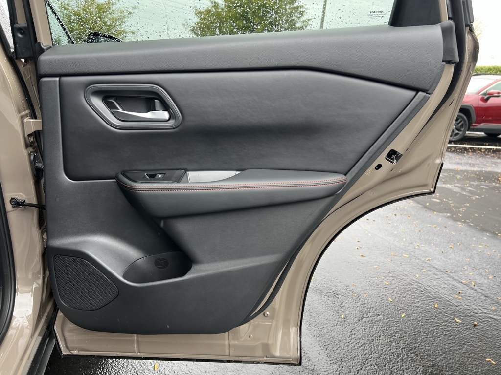 2025 Nissan Rogue SV photo 26