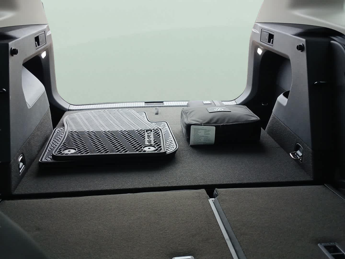 2025 Volkswagen Tiguan SE photo 36