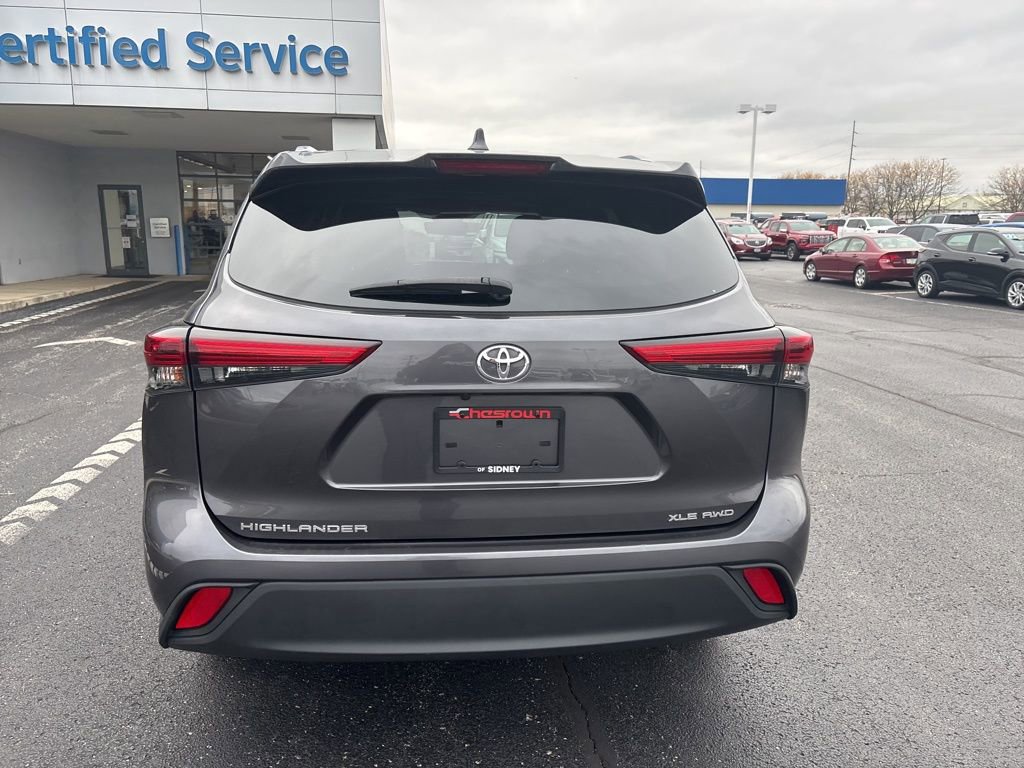 2021 Toyota Highlander XLE photo 4