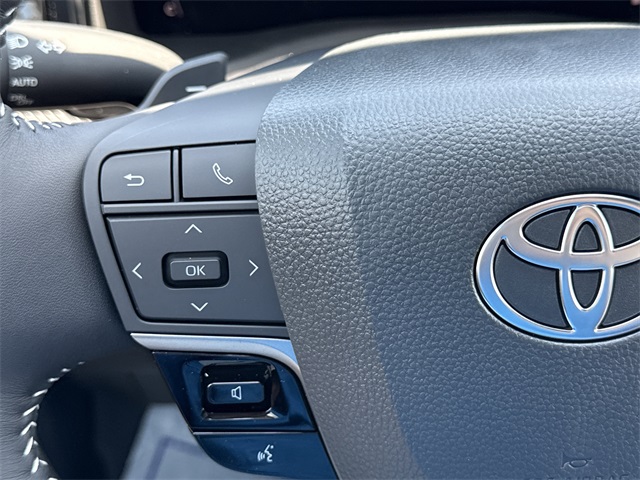 2025 Toyota Camry SE photo 17
