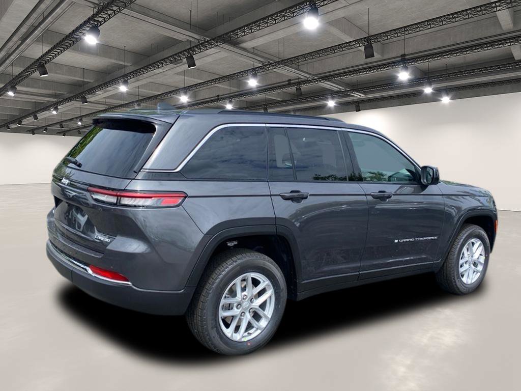 2025 Jeep Grand Cherokee Laredo X photo 3
