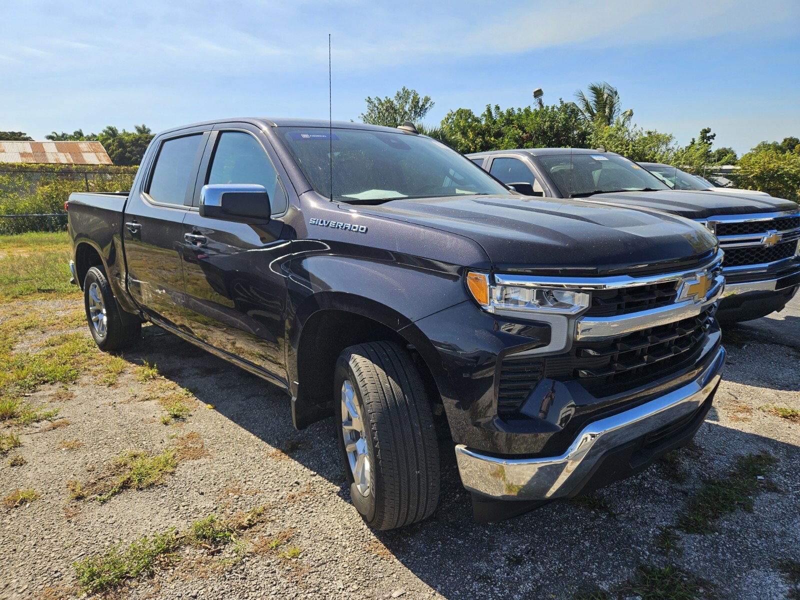 2023 Chevrolet Silverado 1500 LT photo 3