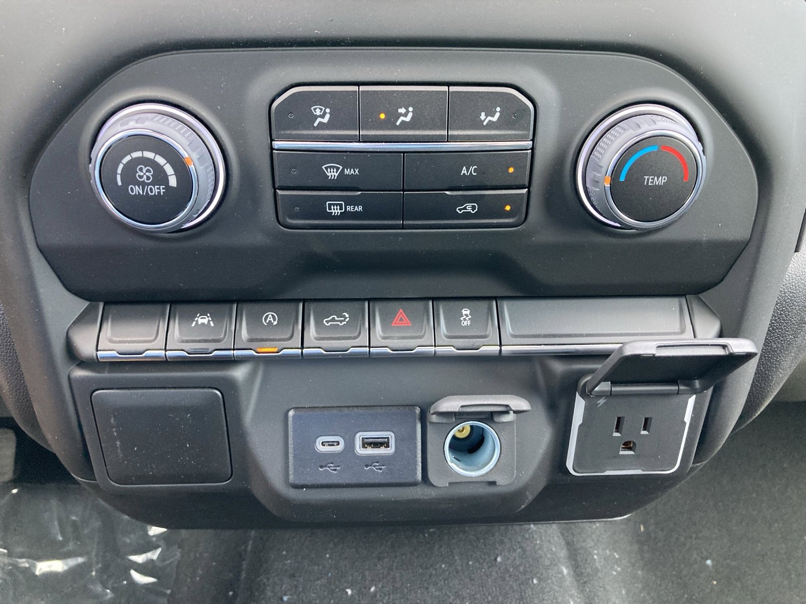 2025 Chevrolet Silverado 1500 Custom photo 23