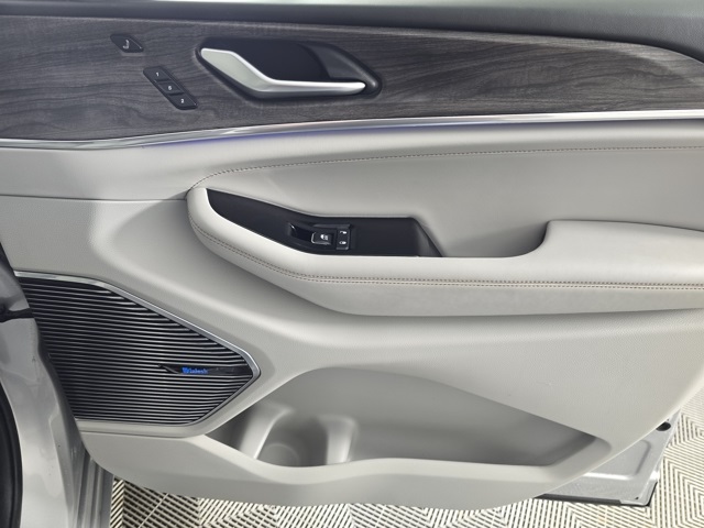 2022 Jeep Grand Cherokee Overland photo 4