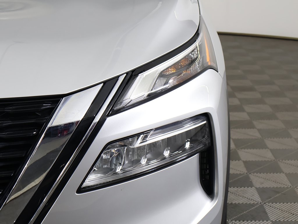 2022 Nissan Rogue SV photo 10