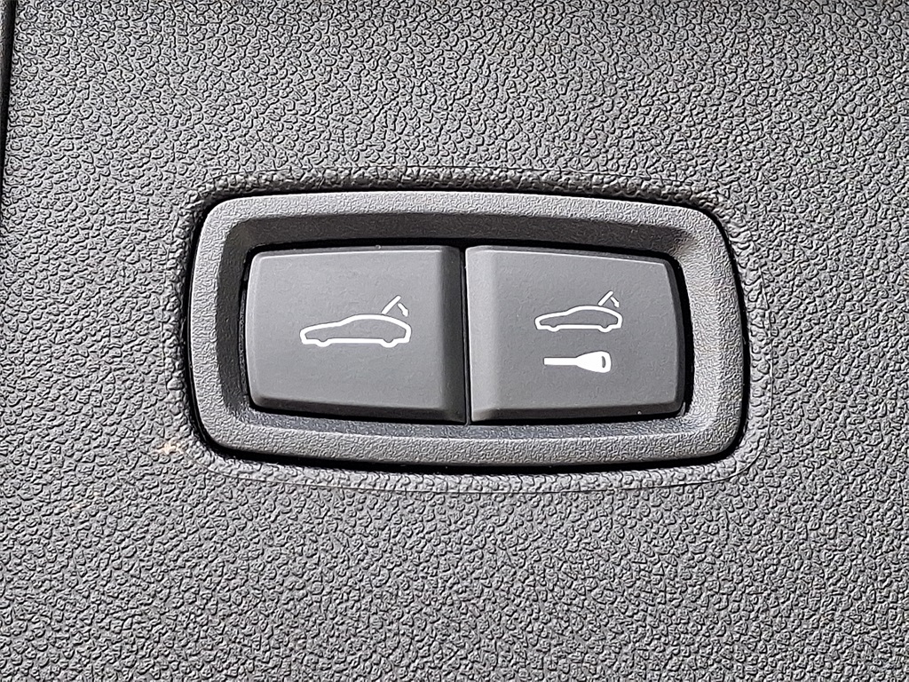 2023 Porsche Cayenne Platinum Edition photo 28