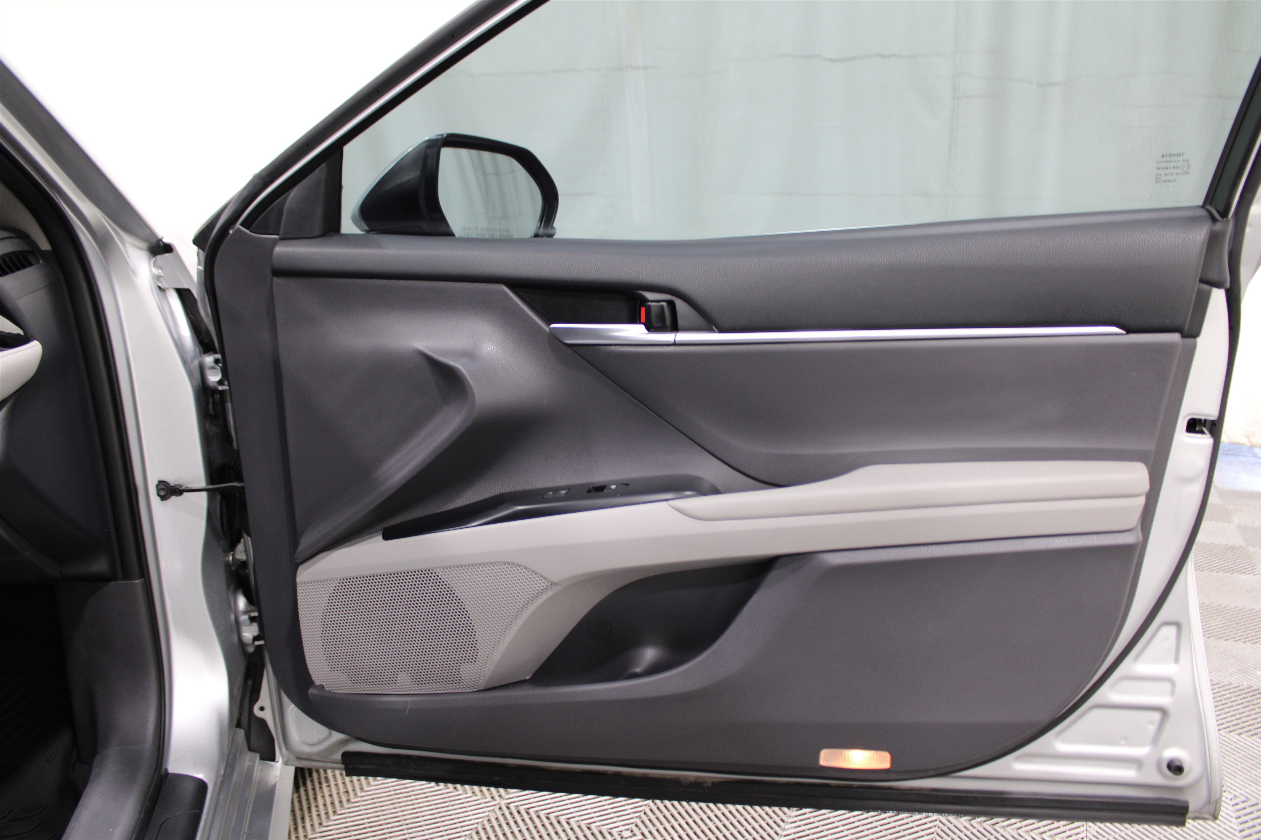 2018 Toyota Camry LE photo 10