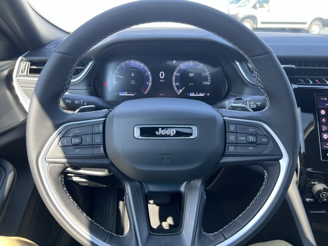 2025 Jeep Grand Cherokee Altitude photo 8