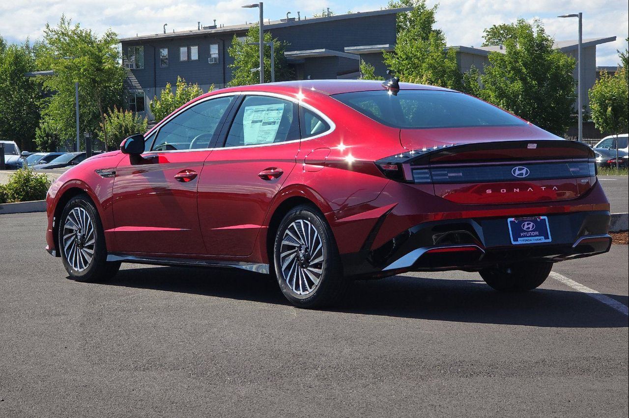 2025 Hyundai Sonata Hybrid SEL photo 5