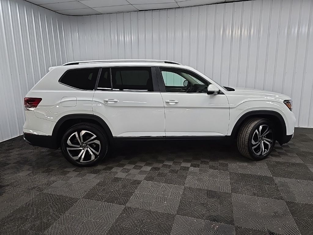 2022 Volkswagen Atlas SEL photo 2