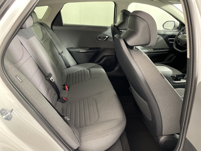 2025 Kia K4 EX photo 38