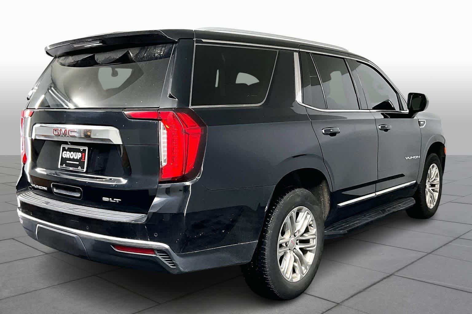 2021 Gmc Yukon SLT photo 3