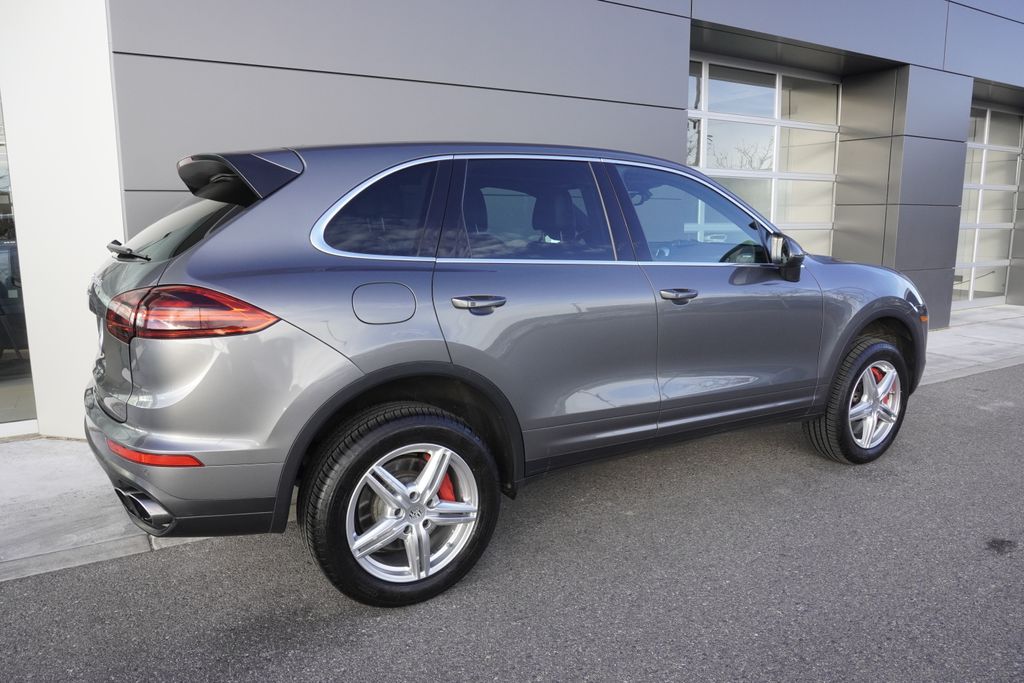 2015 Porsche Cayenne Turbo photo 4