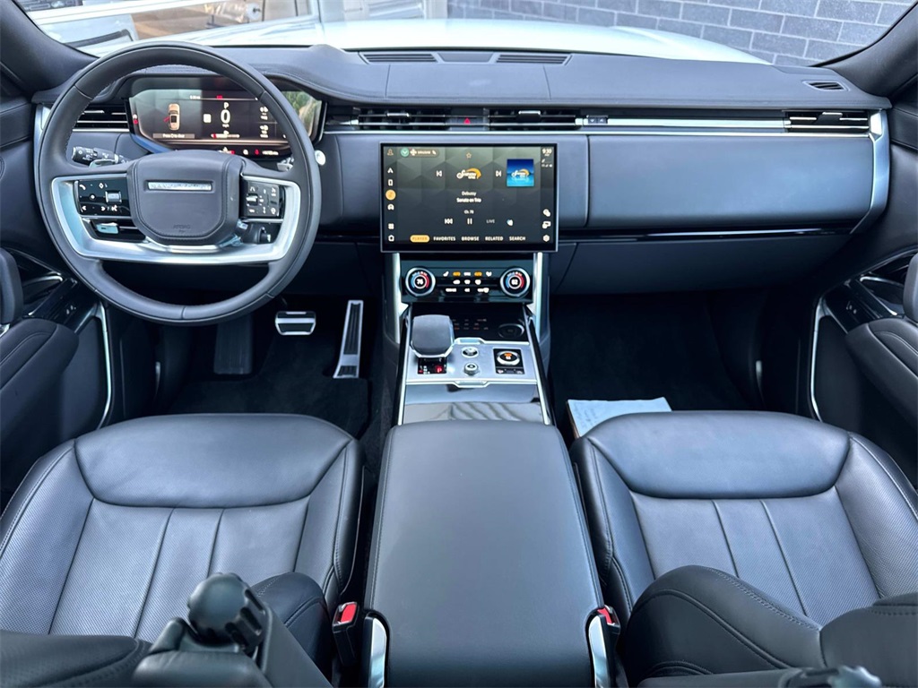 2023 Land Rover Range Rover SE photo 16