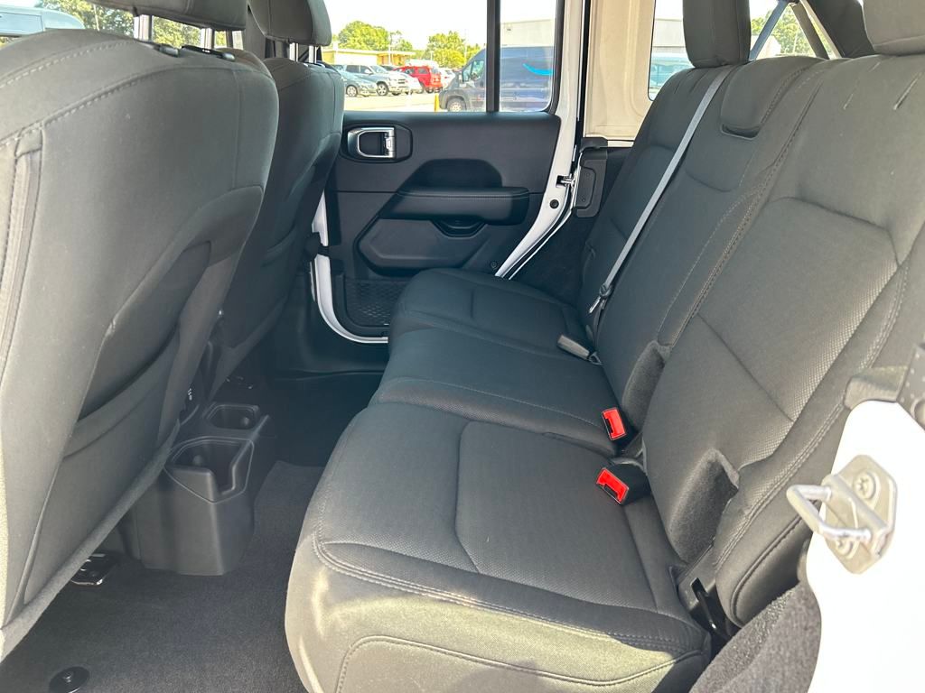 2021 Jeep Wrangler Unlimited Sahara photo 21