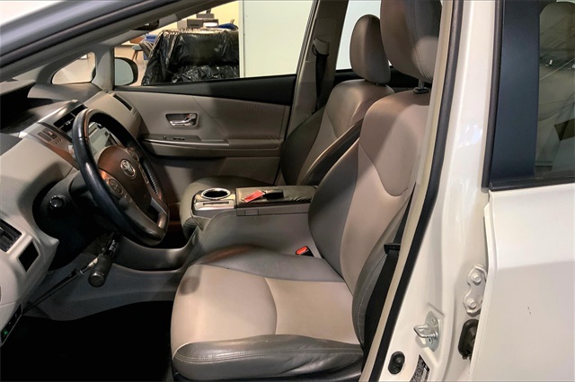 2017 Toyota Prius V Two photo 22