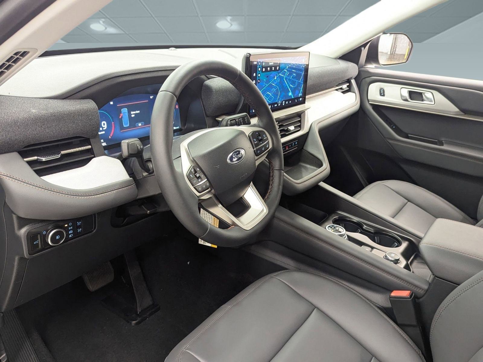 2026 Ford Explorer photo 3