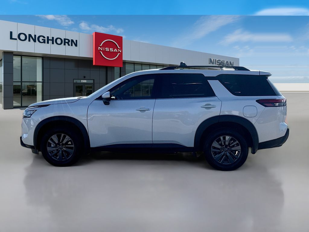 2025 Nissan Pathfinder SV photo 4