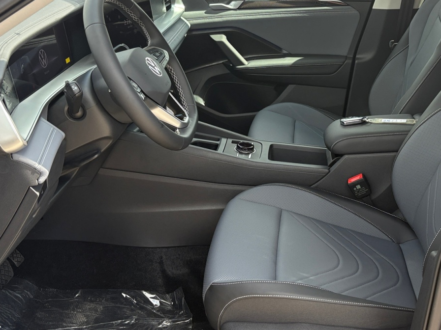 2025 Volkswagen Tiguan SE photo 19