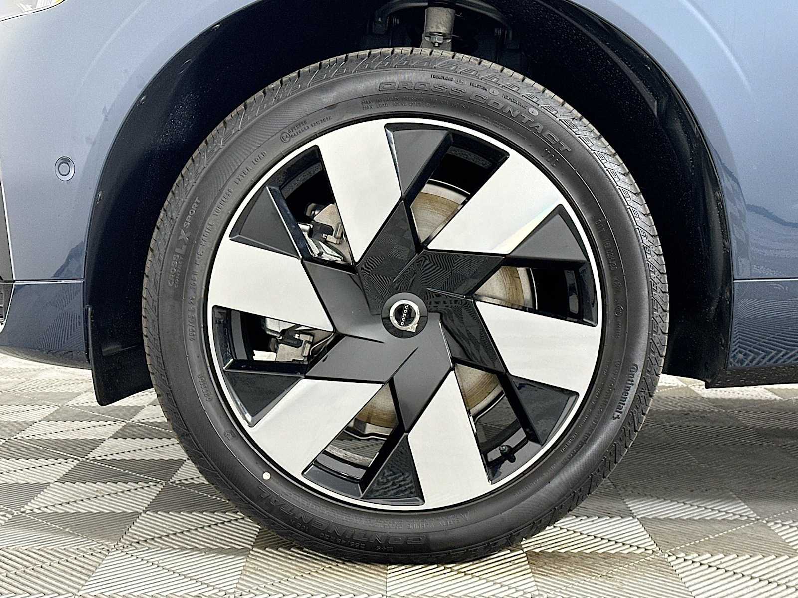2025 Volvo XC60 T8 Plus photo 26