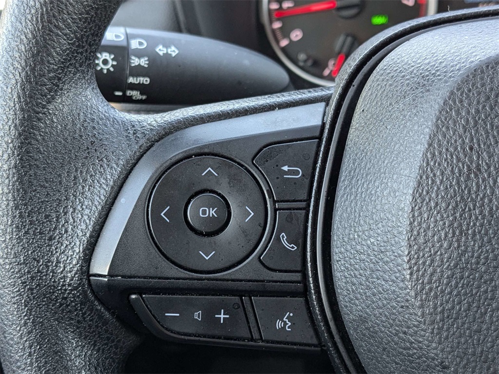 2022 Toyota RAV4 XLE photo 21