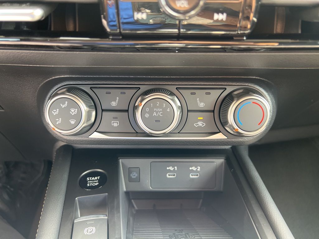 2025 Nissan Kicks SV photo 7