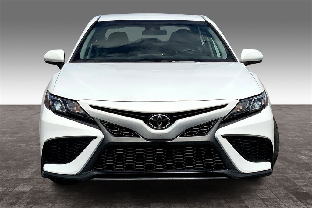 2021 Toyota Camry SE photo 3