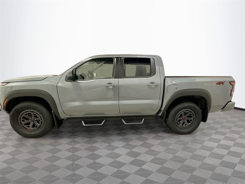 2025 Nissan Frontier PRO-4X photo 2
