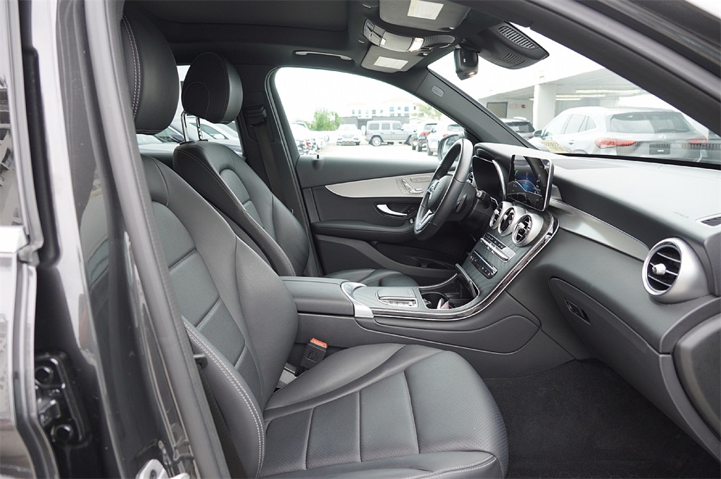 2022 Mercedes Benz GLC 300 photo 11