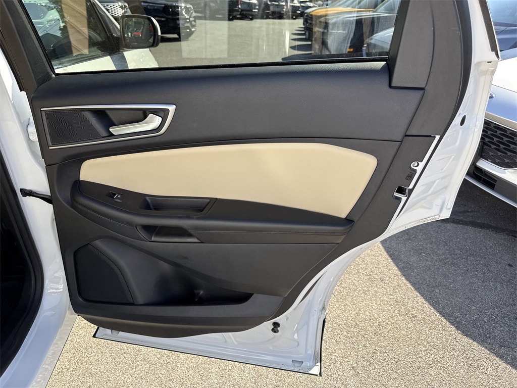 2022 Ford Edge SEL photo 41