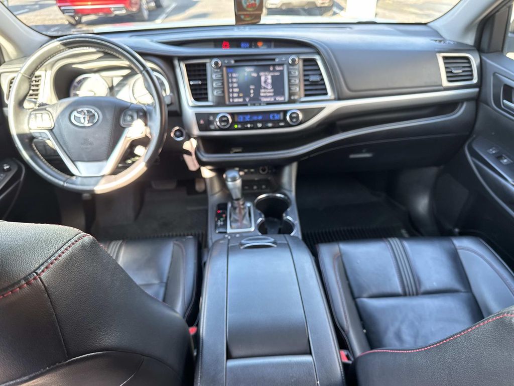 2019 Toyota Highlander SE XLE photo 15