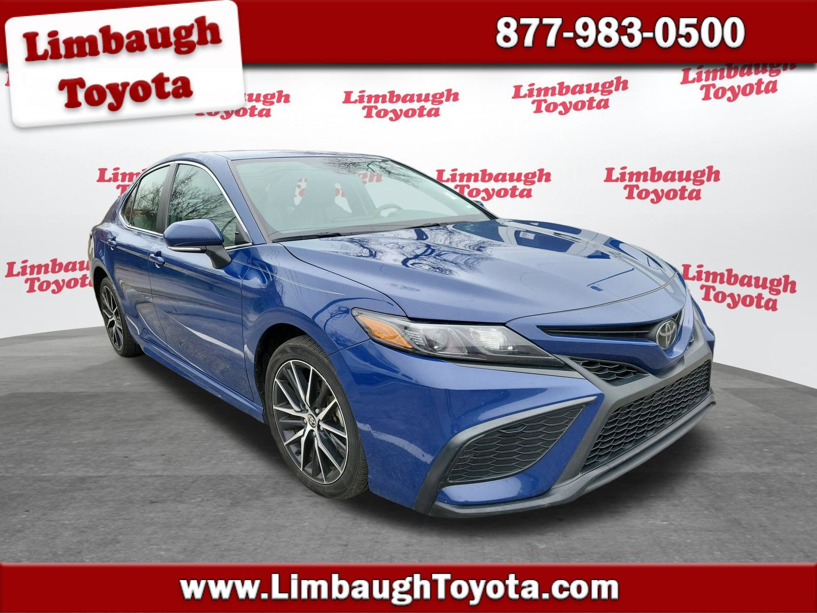 2024 Toyota Camry SE's photo