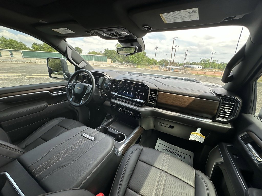 2025 Chevrolet Silverado 2500HD High Country photo 11