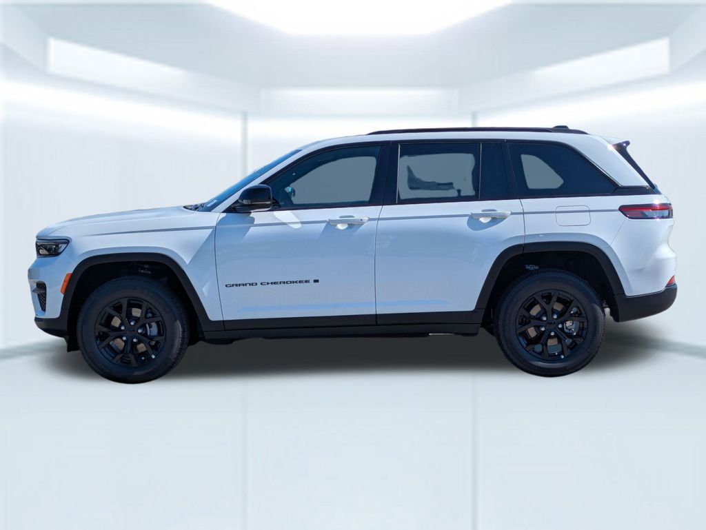 2025 Jeep Grand Cherokee Altitude photo 2