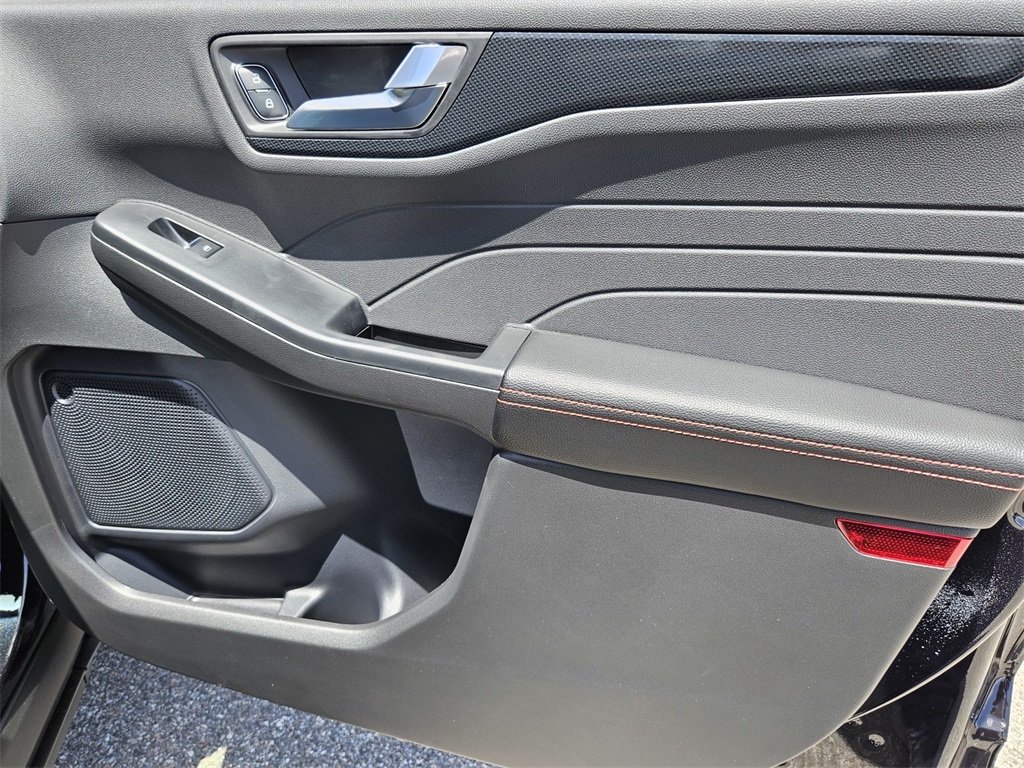 2025 Ford Escape ST-Line Hybrid photo 33