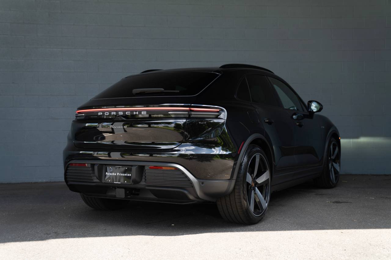 2025 Porsche Macan 4 Electric photo 14