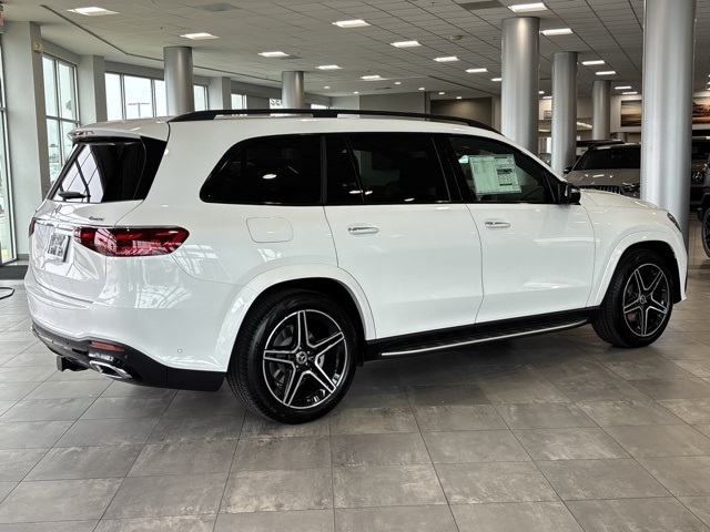 2025 Mercedes Benz GLS 450 4MATIC photo 2