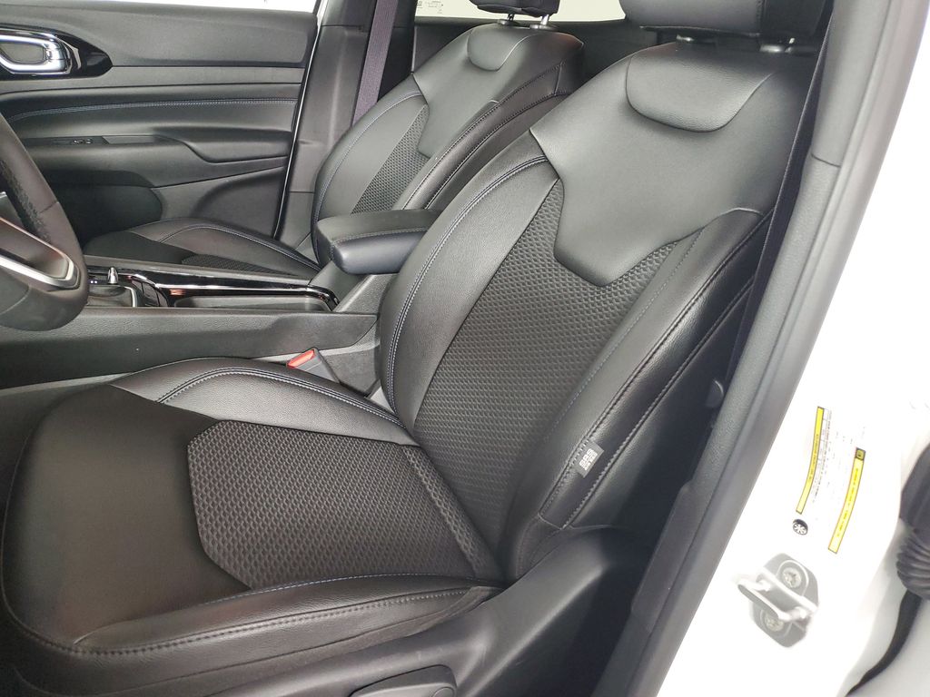 2025 Jeep Compass Latitude photo 9