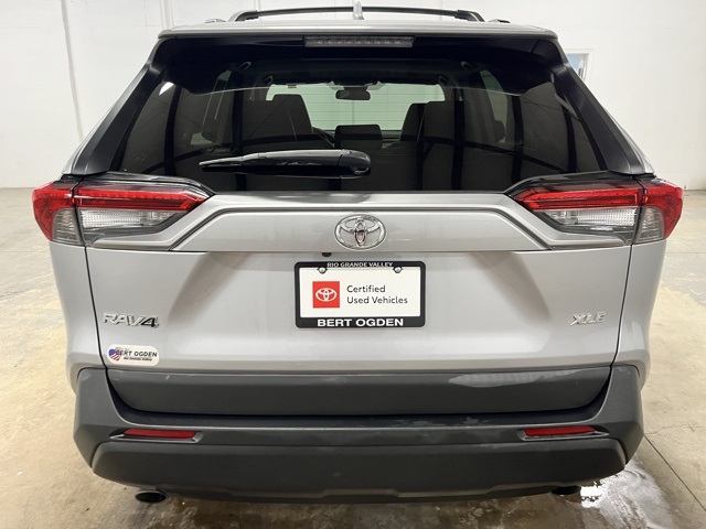 2021 Toyota RAV4 XLE Premium photo 6