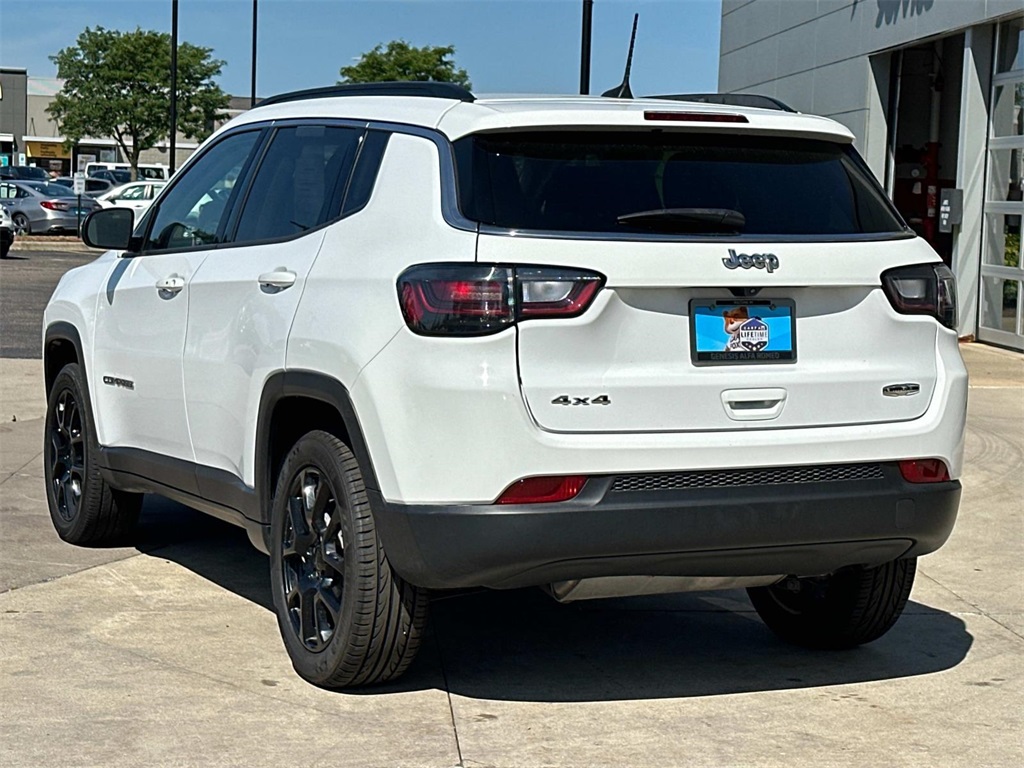 2022 Jeep Compass Latitude Lux photo 3