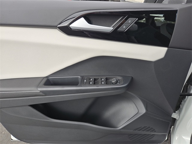 2025 Volkswagen Taos S photo 8